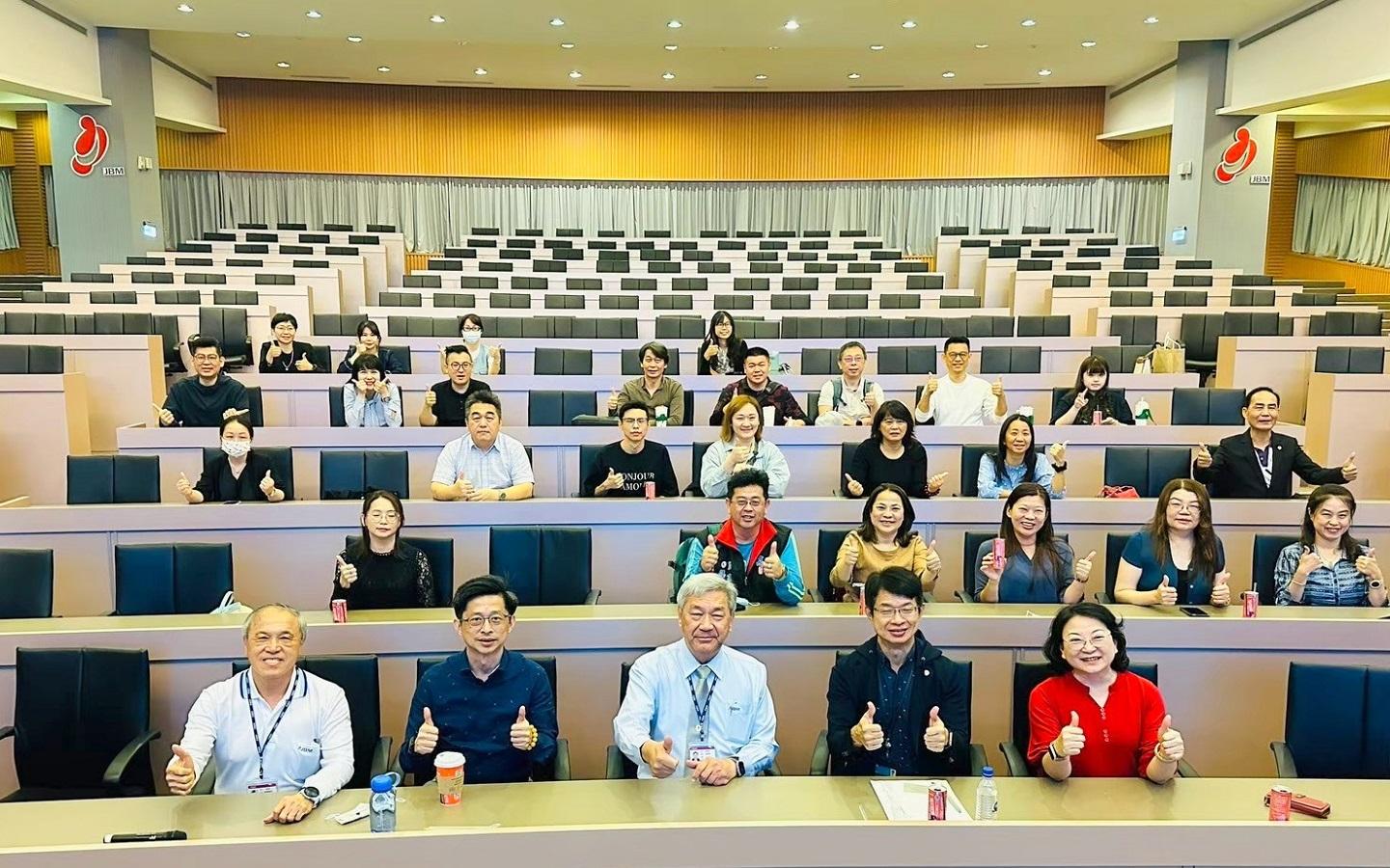 歡迎高雄大學EMBA貴賓蒞臨參訪
